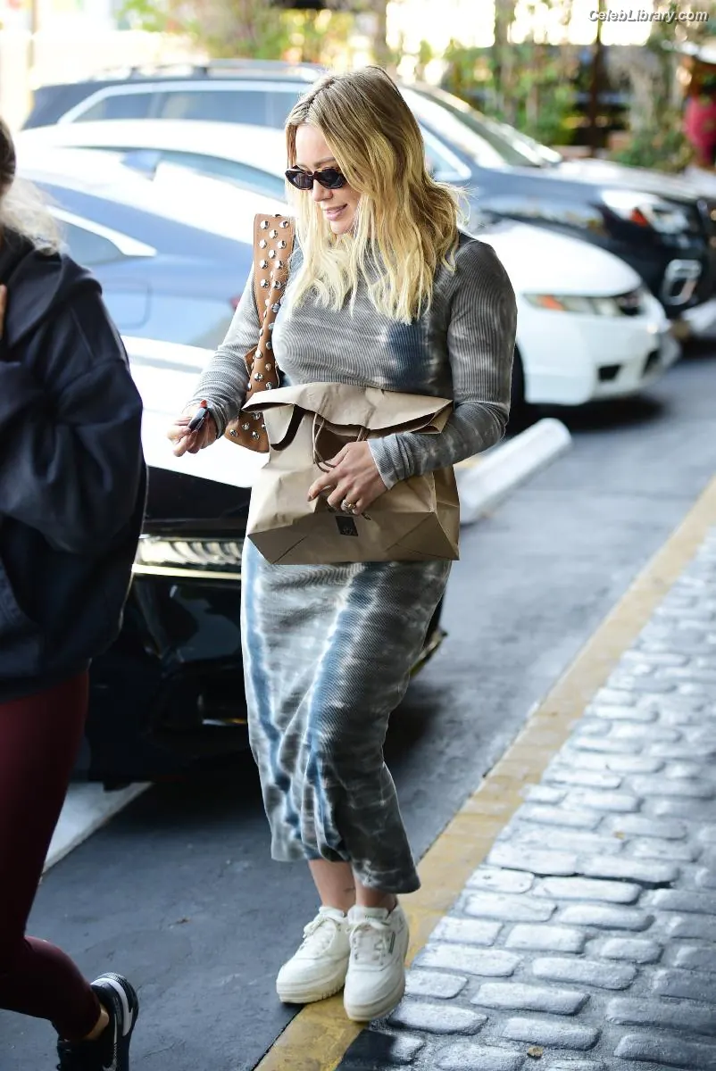 Hilary Duff photo 5 of 1413