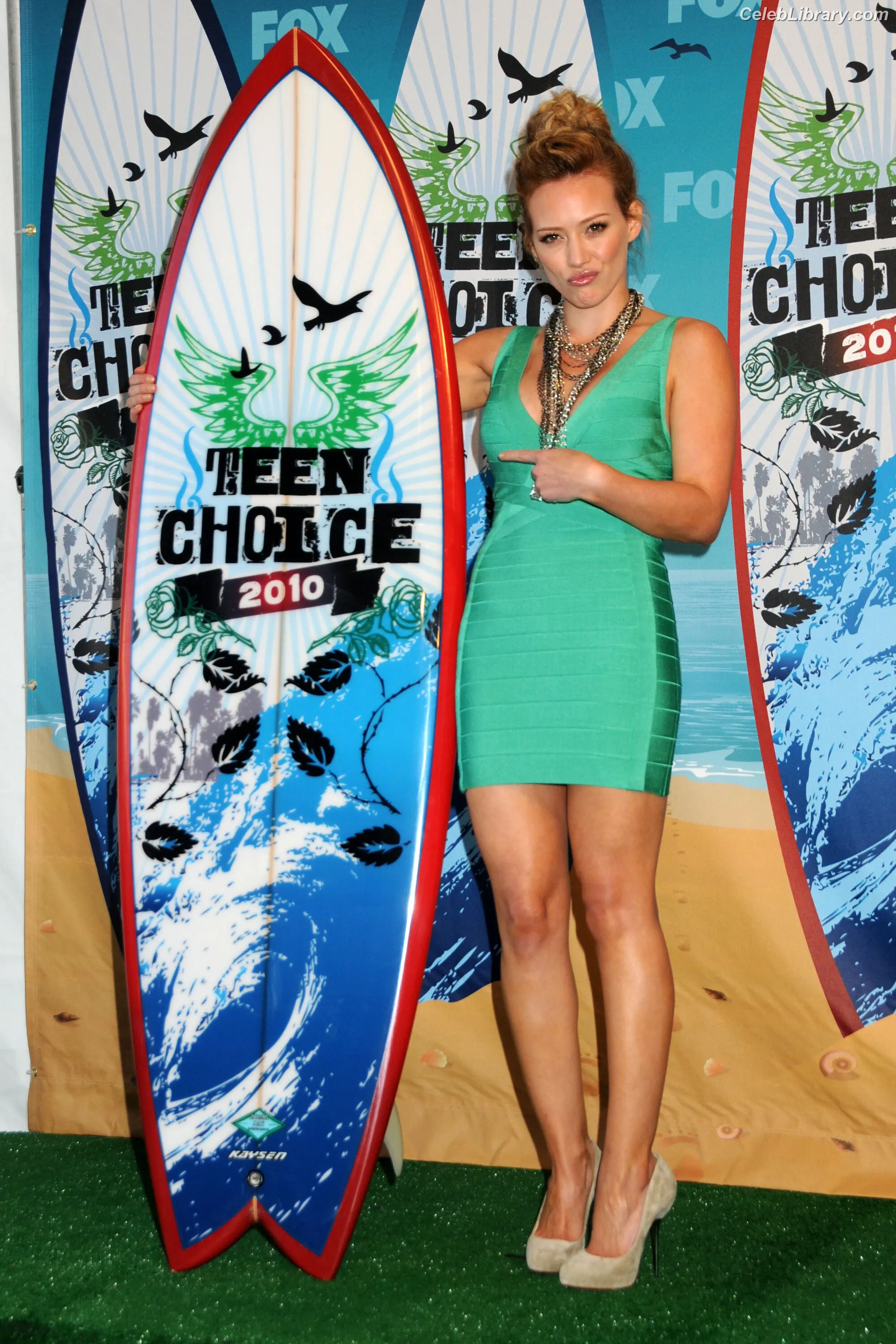 Hilary Duff photo 8 of 1413