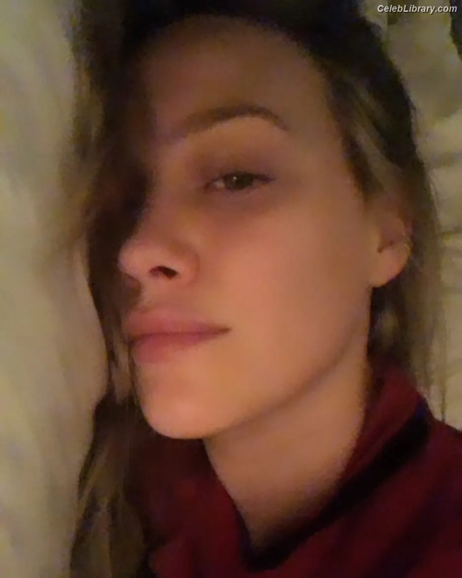 Hilary Duff photo 6 of 1413