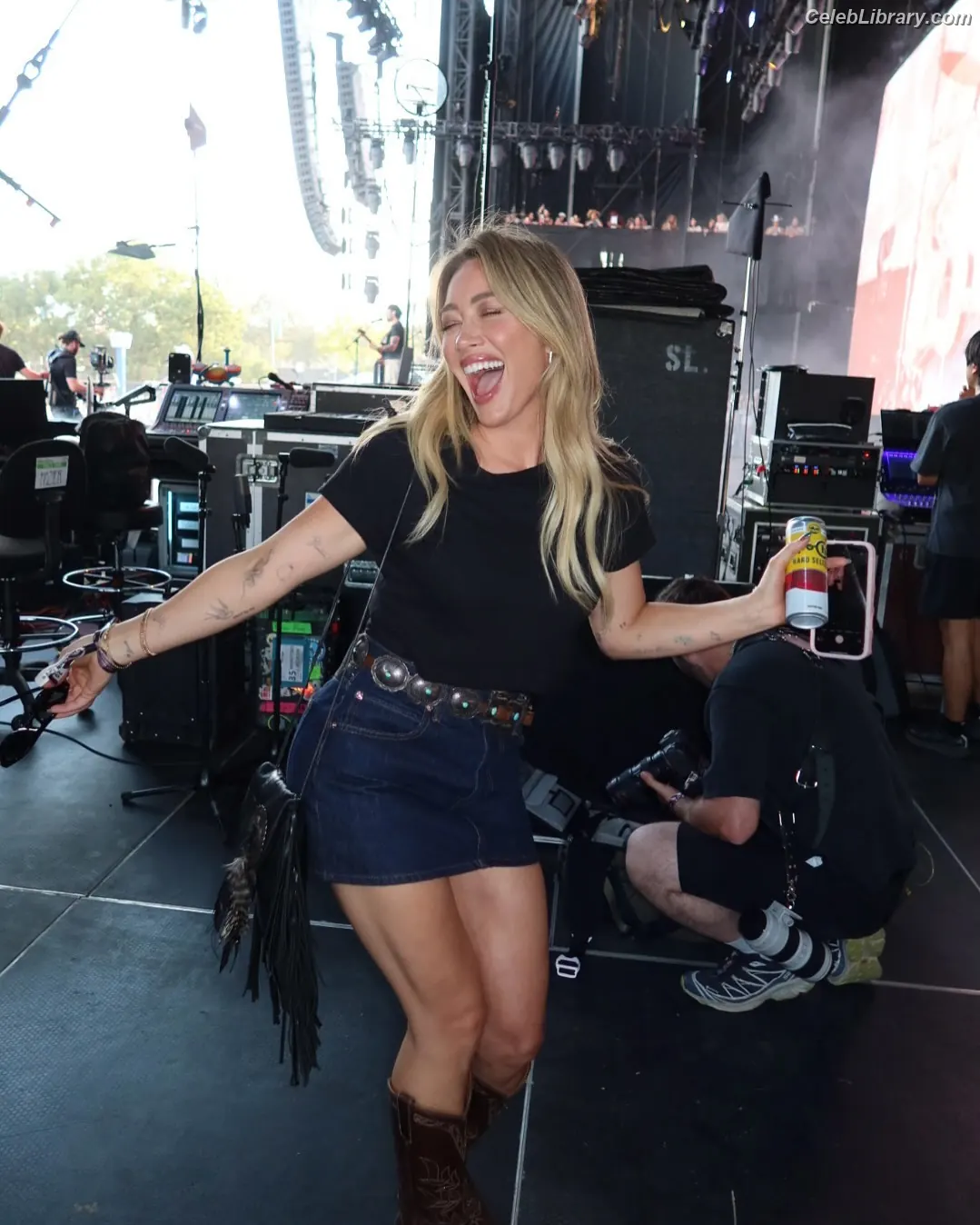 Hilary Duff photo 12 of 1413