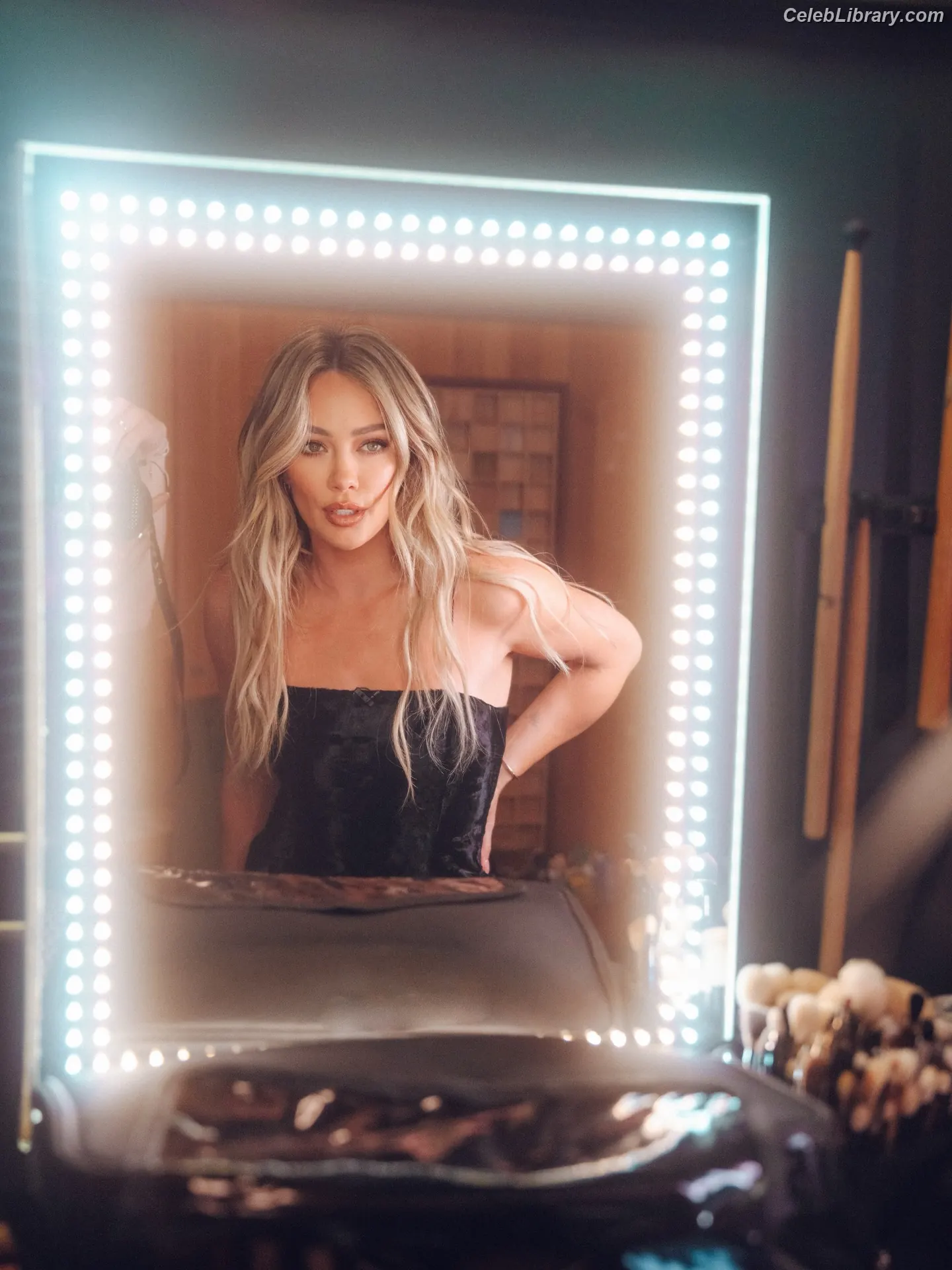 Hilary Duff photo 7 of 1413
