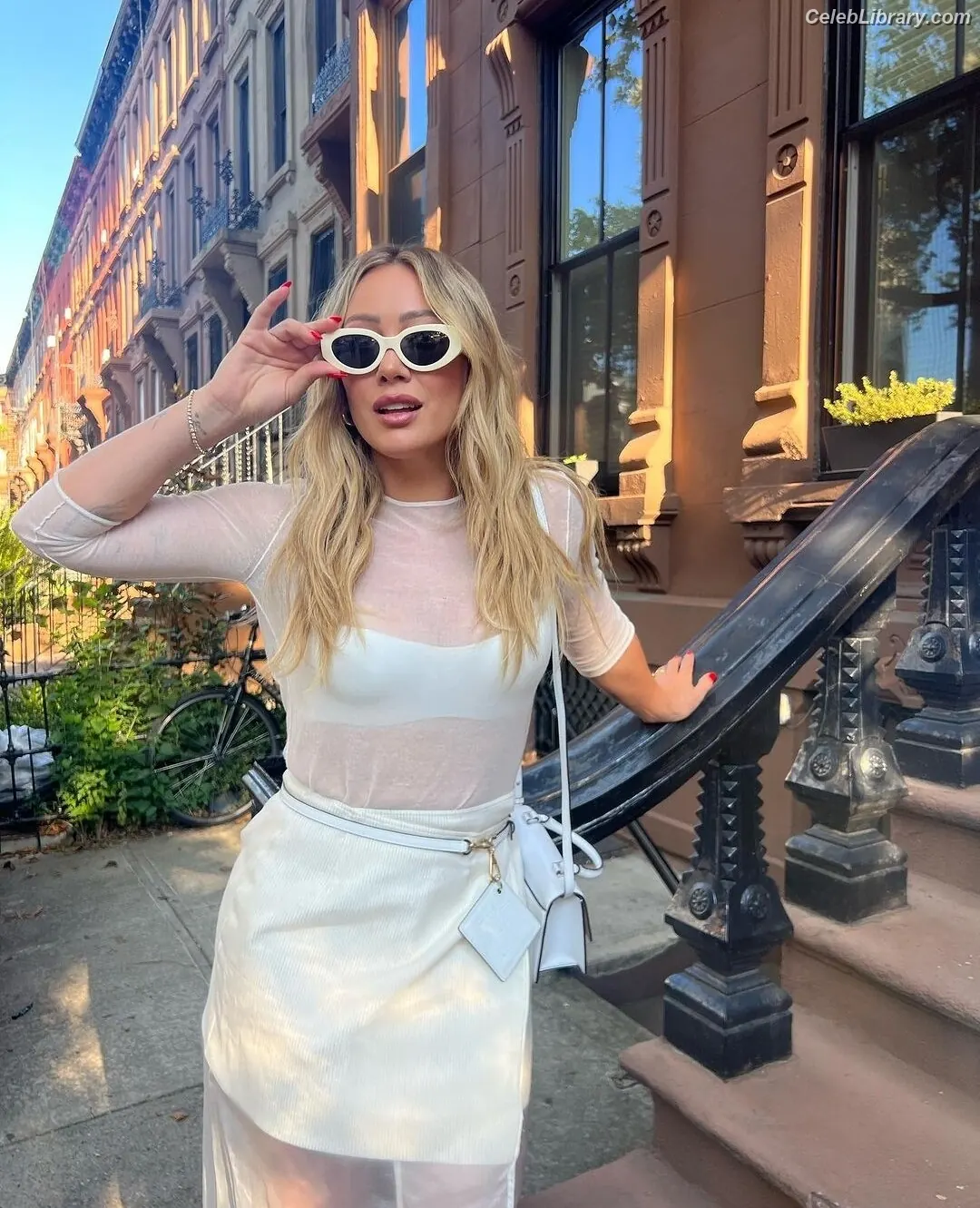 Hilary Duff photo 22 of 1413
