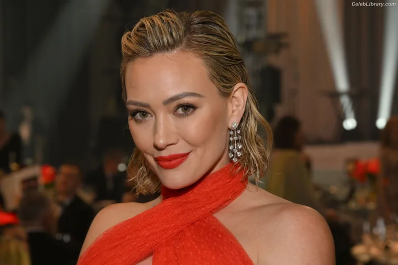 Hilary Duff photo 5 of 1414
