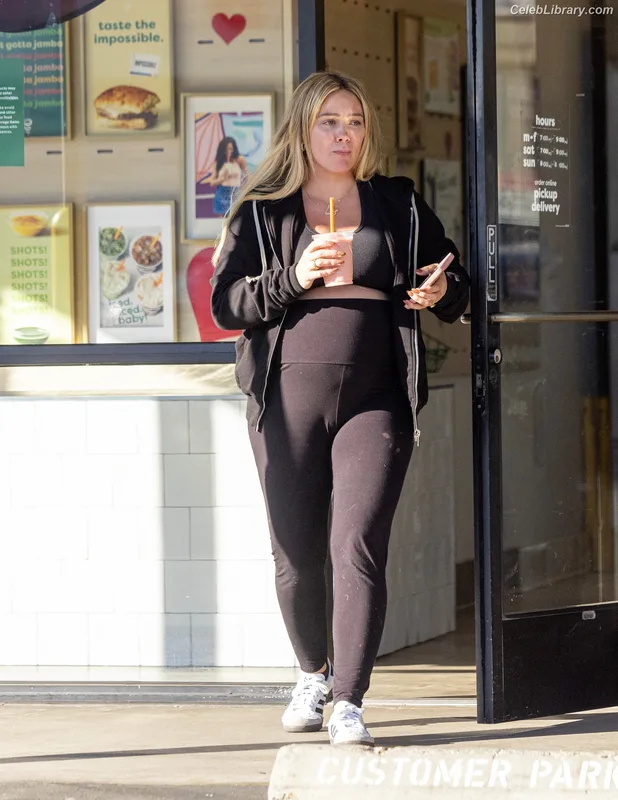 Hilary Duff photo 7 of 1414