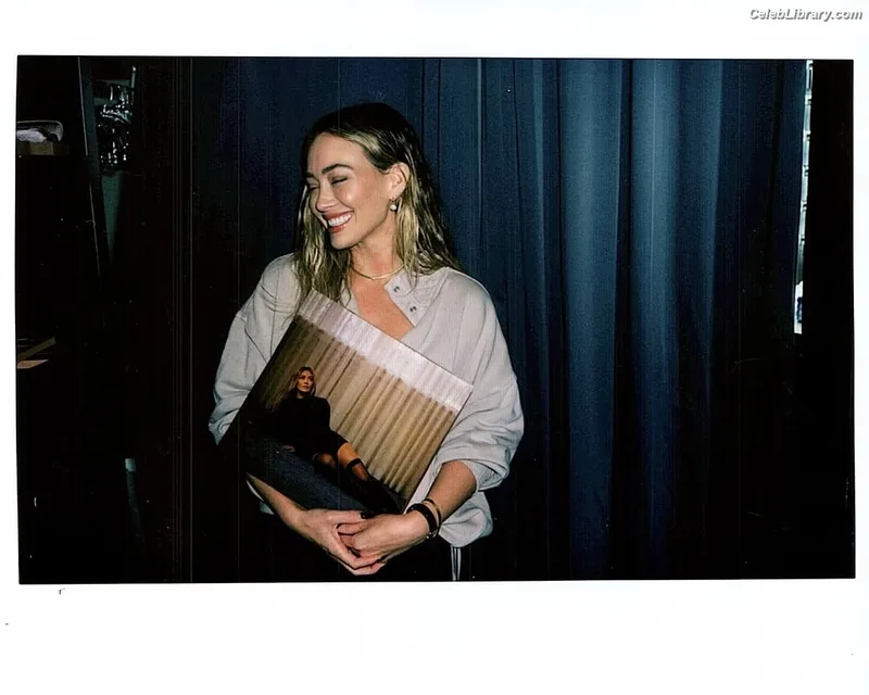 Hilary Duff photo 10 of 1414