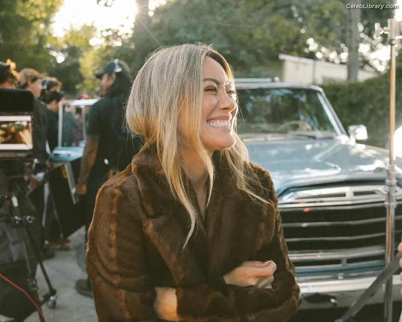 Hilary Duff photo 11 of 1414