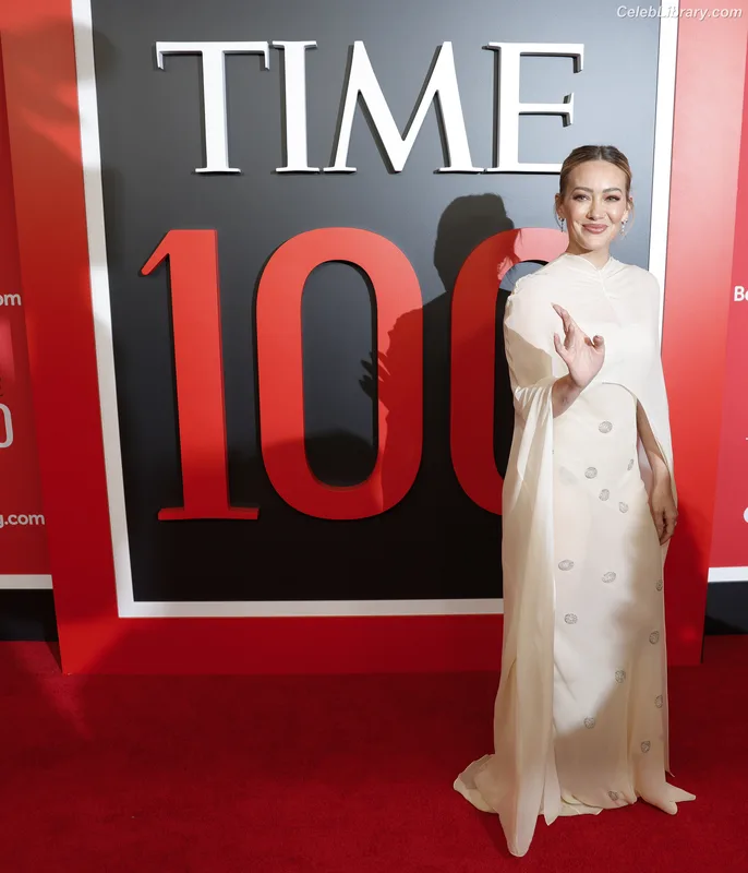Hilary Duff photo 22 of 1414