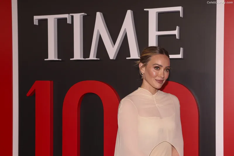 Hilary Duff photo 23 of 1414