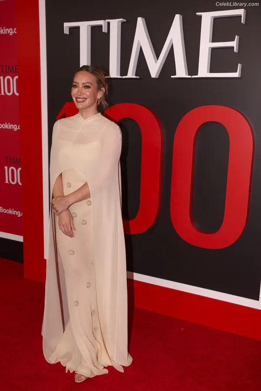 Hilary Duff photo 2 of 1414