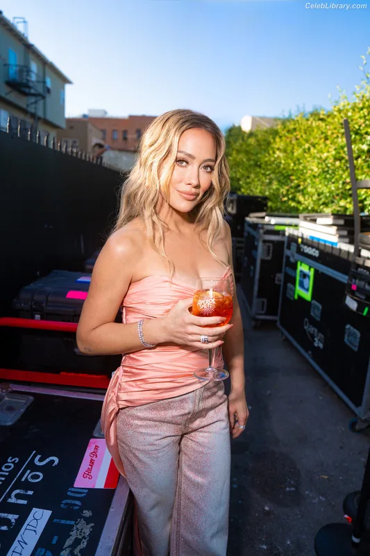 Hilary Duff photo 21 of 1414