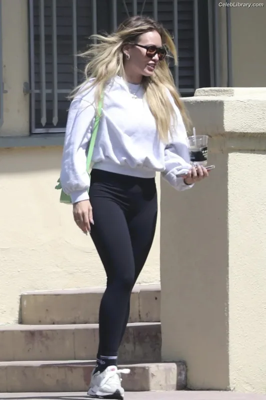 Hilary Duff photo 9 of 1414
