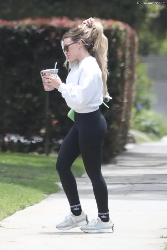 Hilary Duff photo 12 of 1414