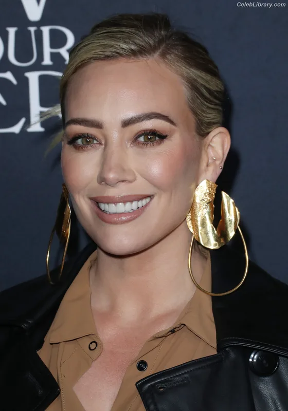 Hilary Duff photo 2 of 1414