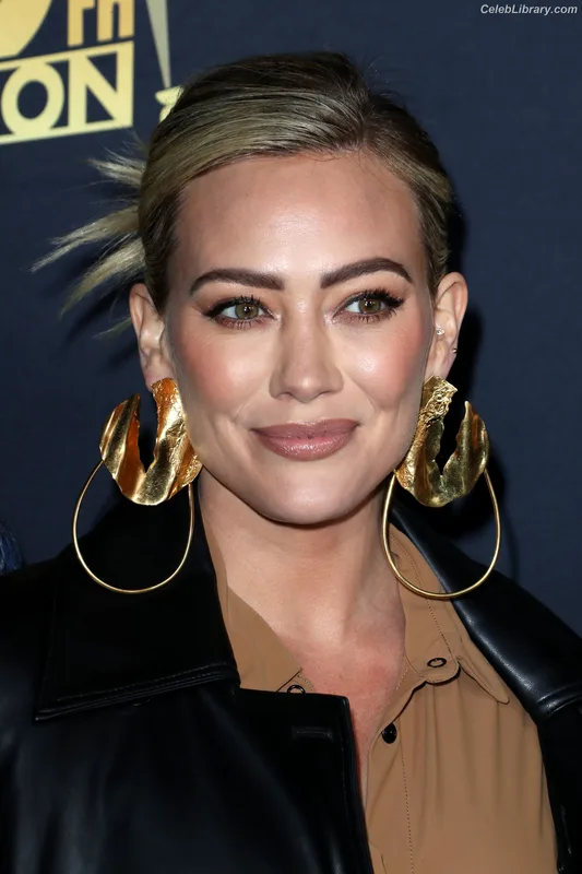 Hilary Duff photo 5 of 1414