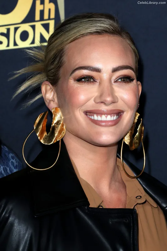 Hilary Duff photo 7 of 1414