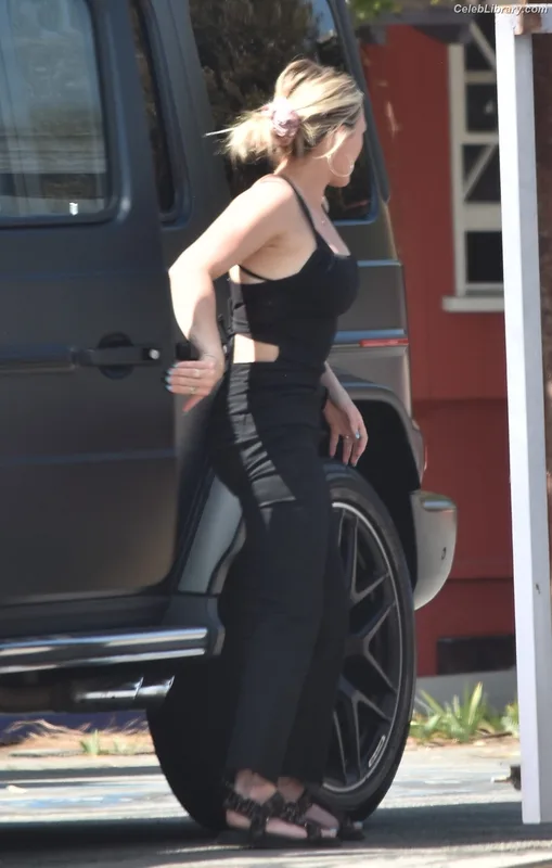 Hilary Duff photo 17 of 1414