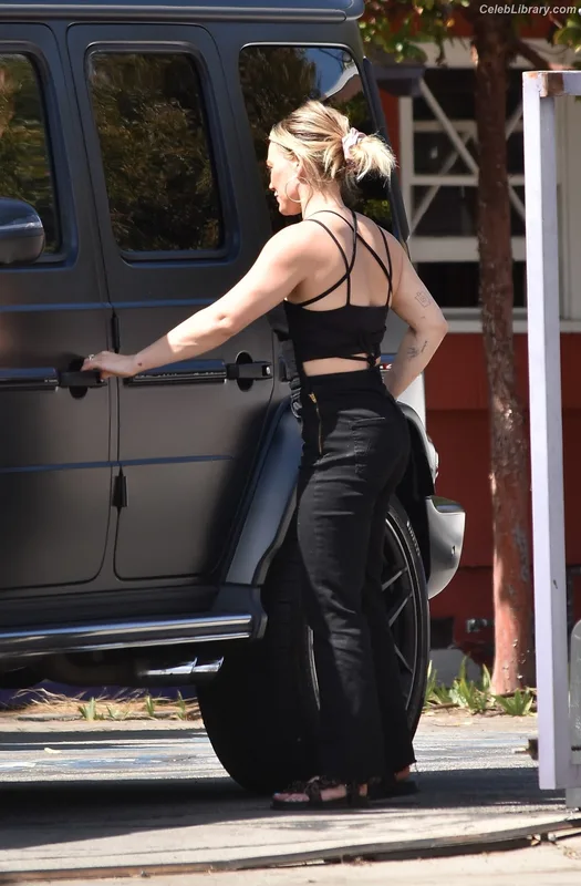 Hilary Duff photo 21 of 1414