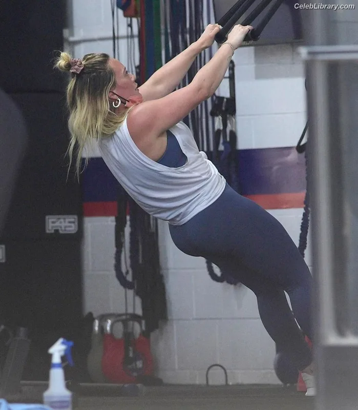 Hilary Duff photo 11 of 1414