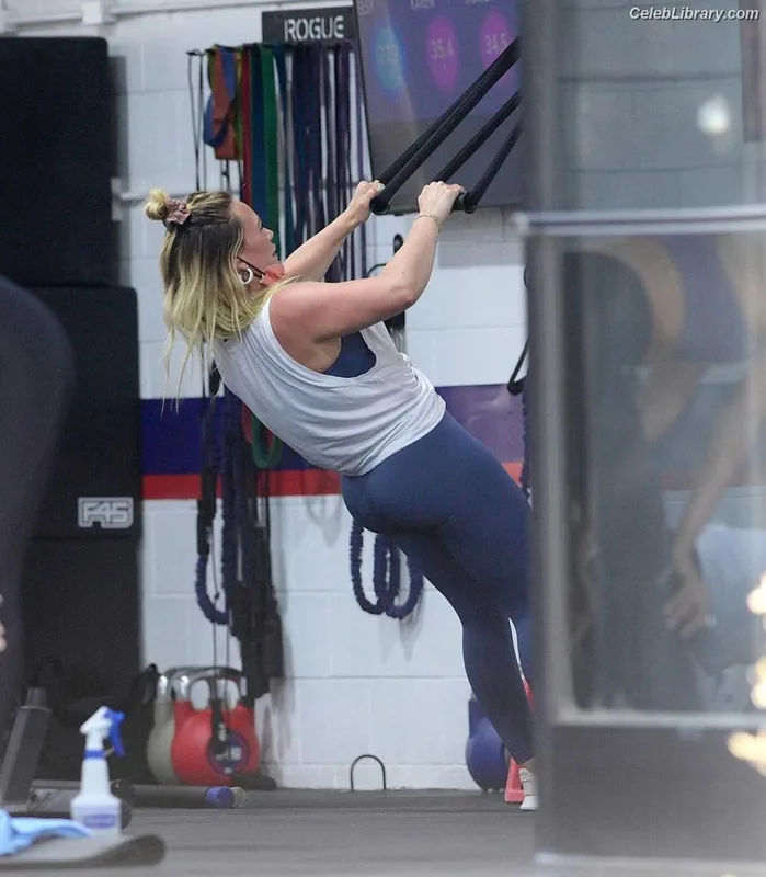 Hilary Duff photo 12 of 1414