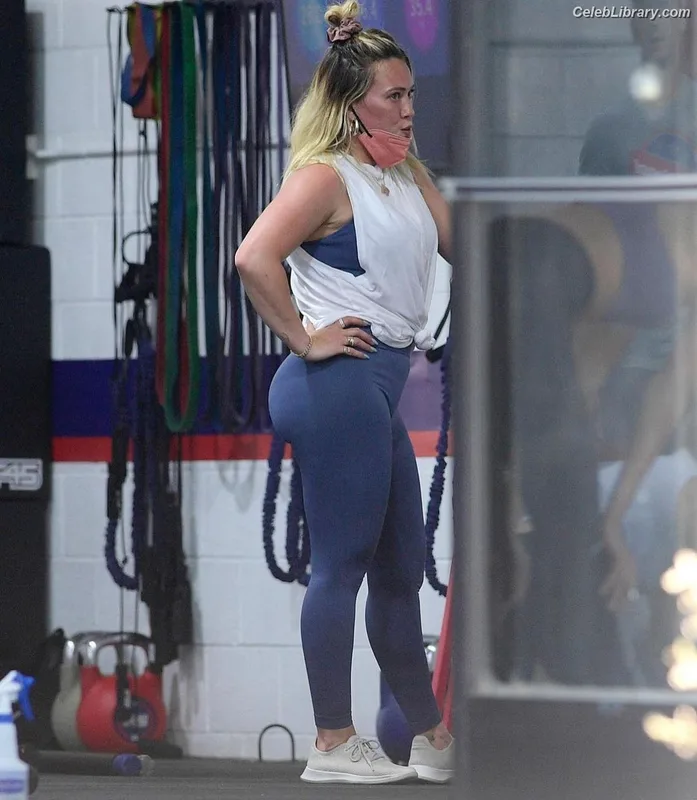 Hilary Duff photo 13 of 1414