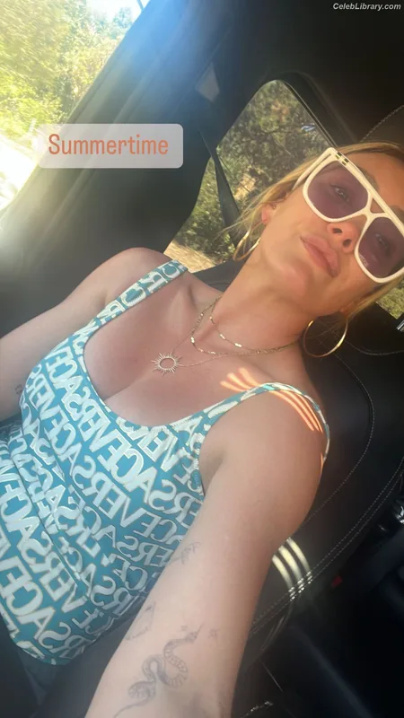 Hilary Duff photo 22 of 1414