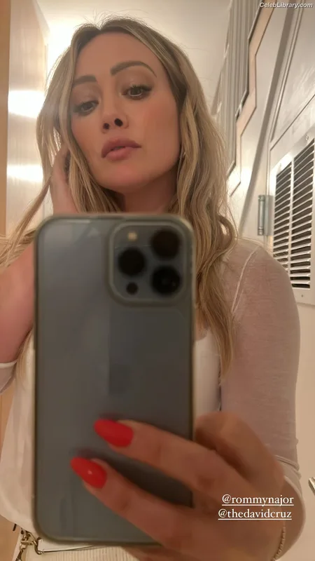 Hilary Duff photo 24 of 1414