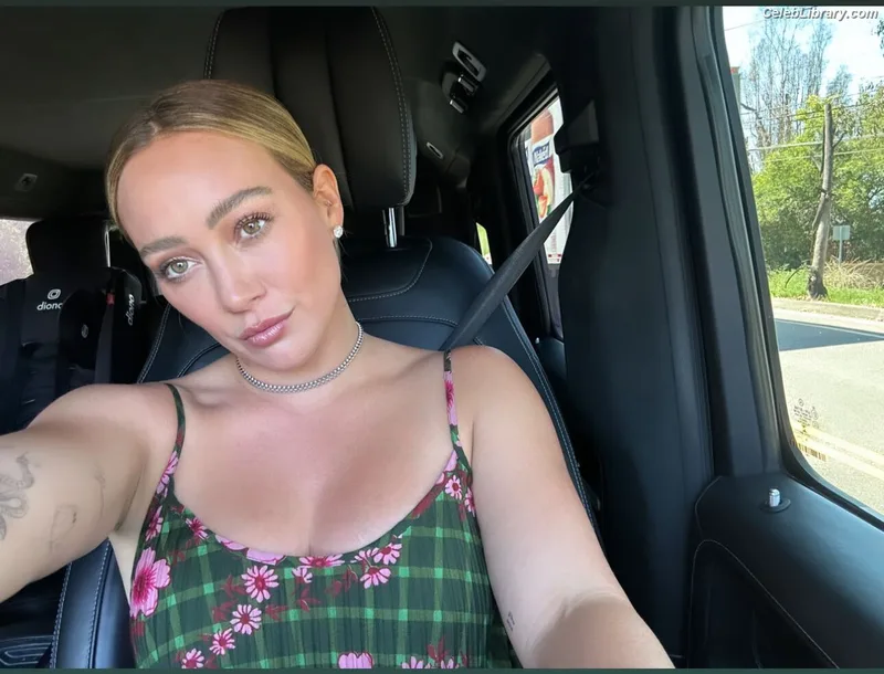 Hilary Duff photo 4 of 1414