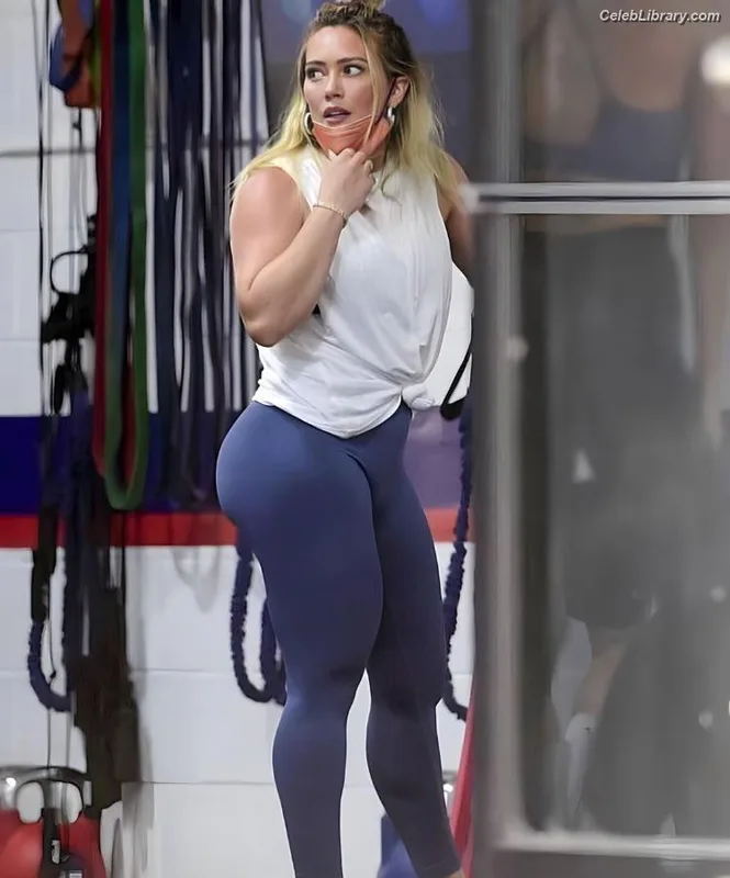 Hilary Duff photo 7 of 1414