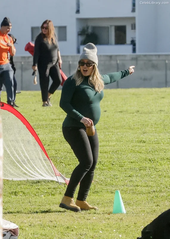 Hilary Duff photo 17 of 1414