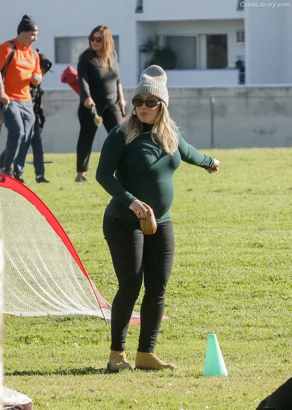 Hilary Duff photo 18 of 1414