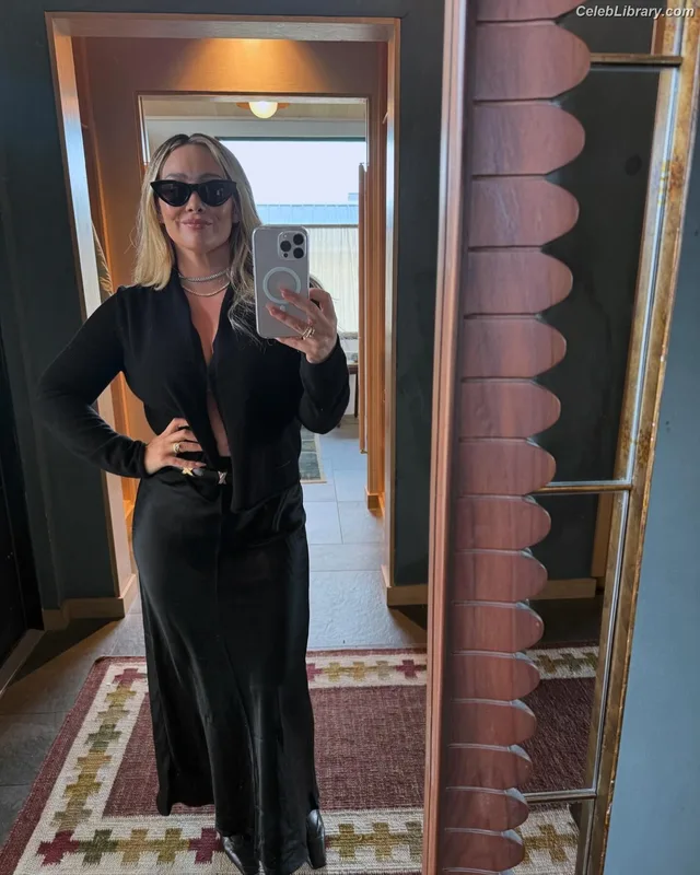 Hilary Duff photo 3 of 1414