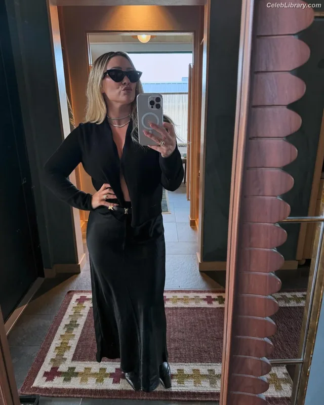 Hilary Duff photo 4 of 1414
