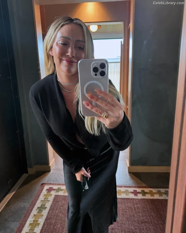 Hilary Duff photo 5 of 1414