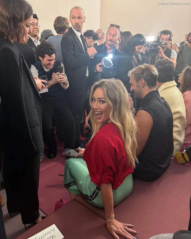 Hilary Duff photo 2 of 1414