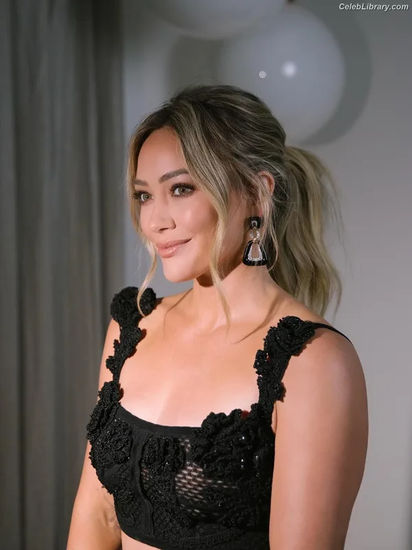 Hilary Duff photo 8 of 1414