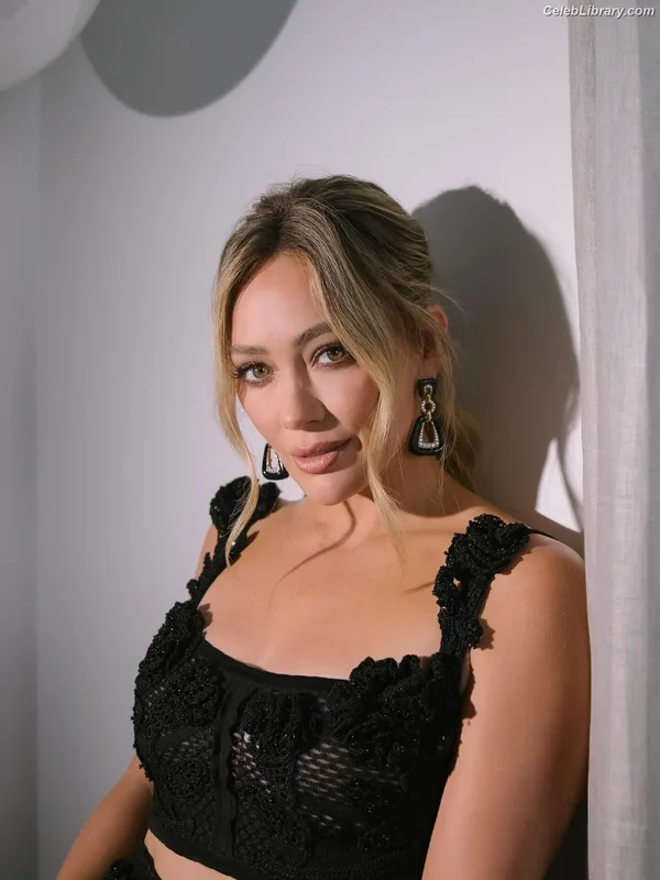 Hilary Duff photo 12 of 1414