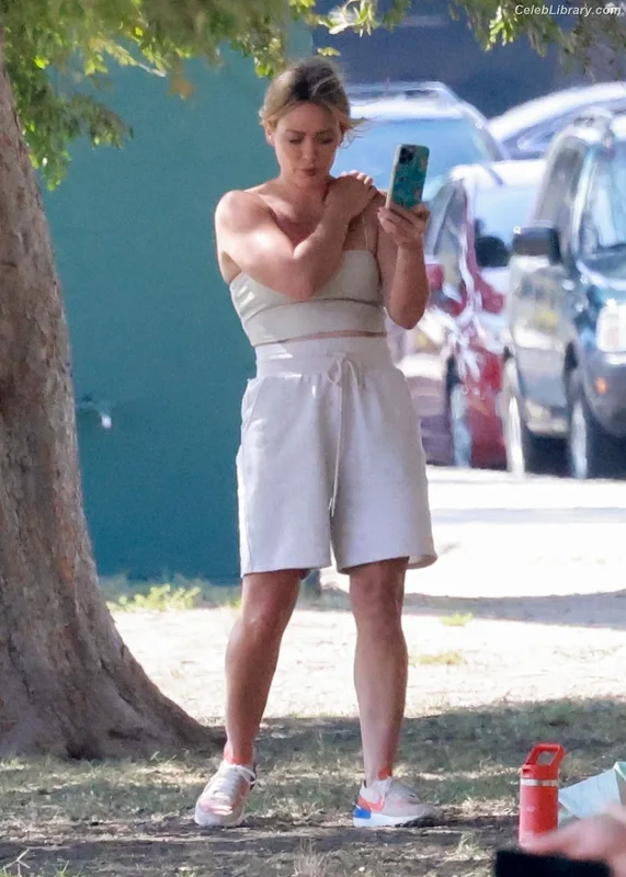 Hilary Duff photo 13 of 1414