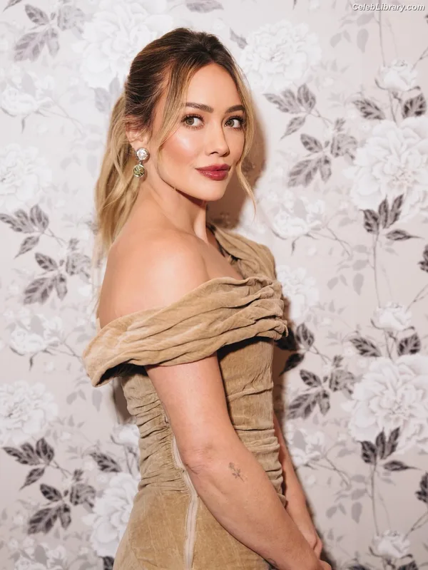 Hilary Duff photo 4 of 1414