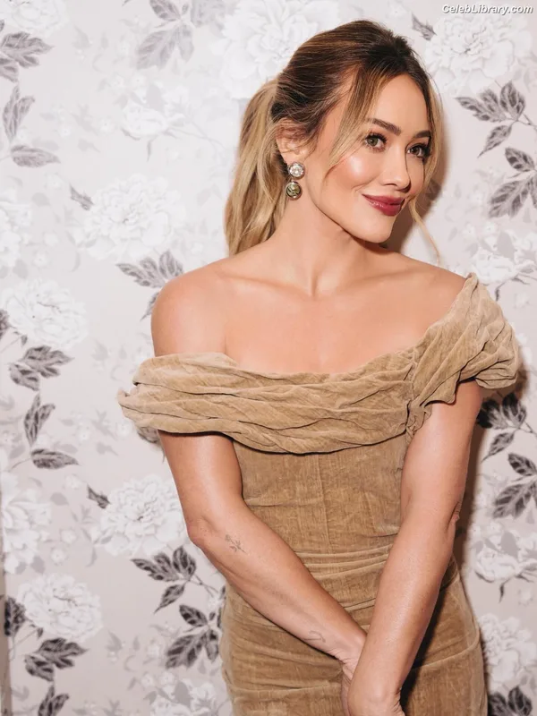 Hilary Duff photo 5 of 1414