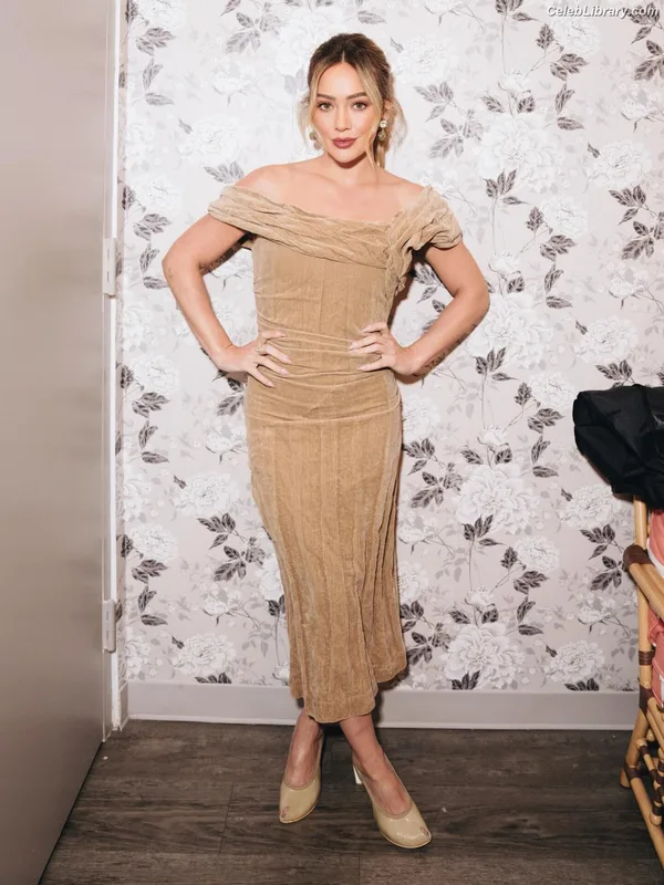 Hilary Duff photo 6 of 1414