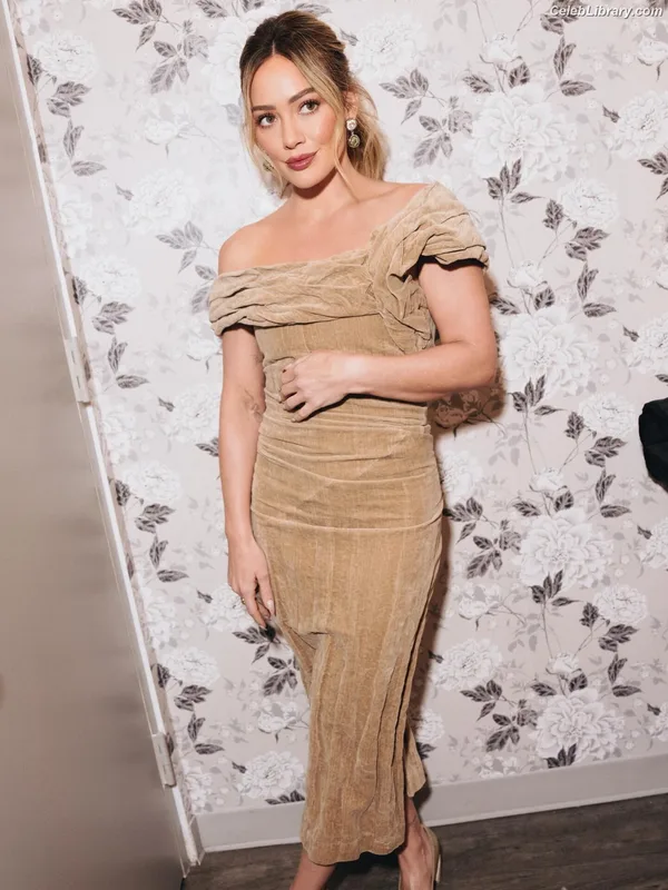 Hilary Duff photo 7 of 1414