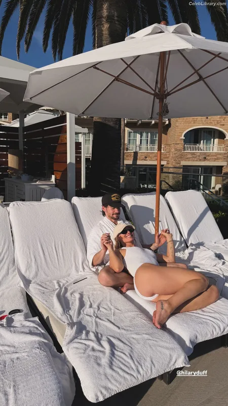 Hilary Duff photo 10 of 1414