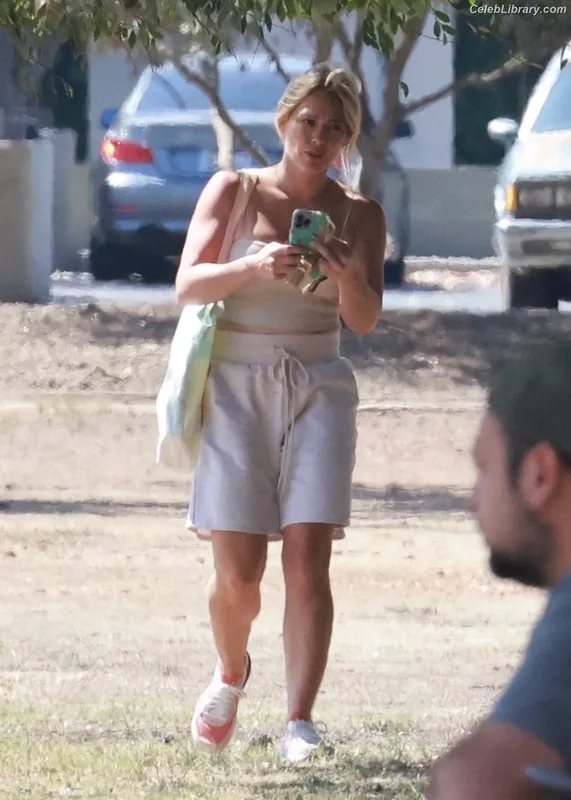 Hilary Duff photo 22 of 1414