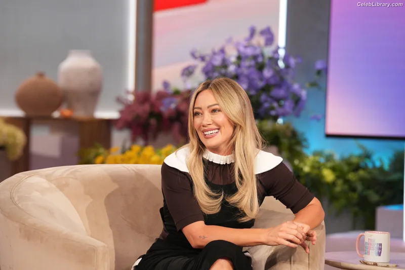 Hilary Duff photo 2 of 1414