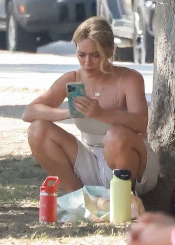 Hilary Duff photo 3 of 1414