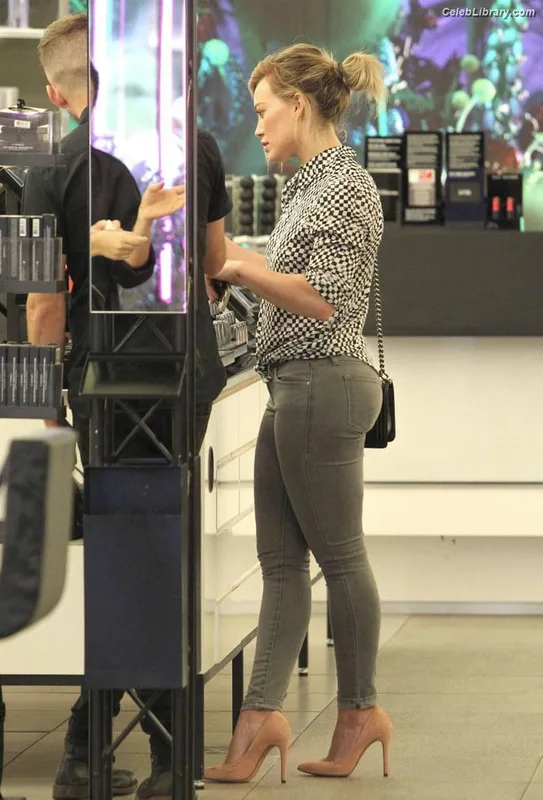 Hilary Duff photo 15 of 1414