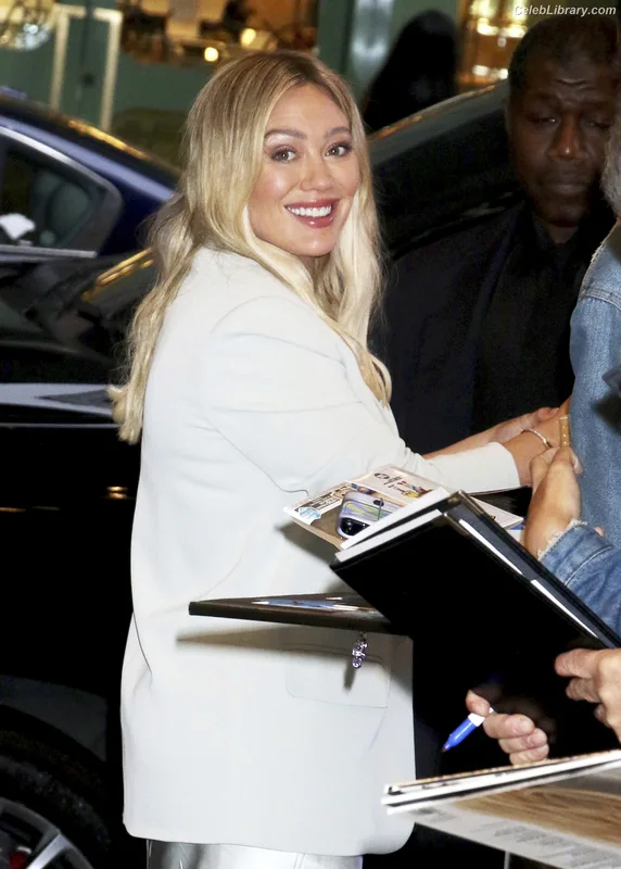 Hilary Duff photo 17 of 1414