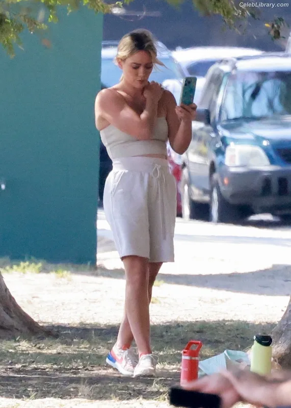 Hilary Duff photo 2 of 1414