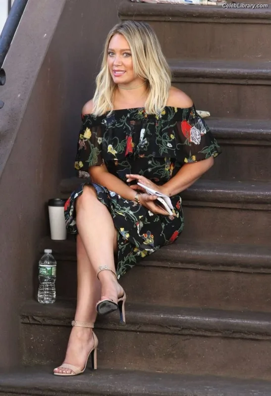 Hilary Duff photo 3 of 1414