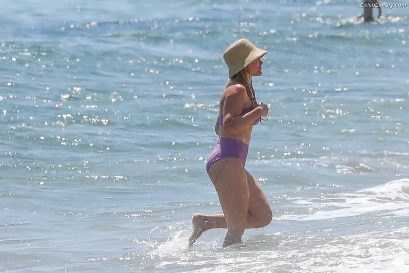 Hilary Duff photo 2 of 1414